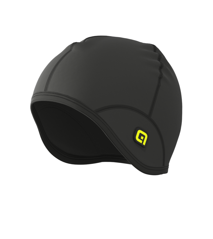 Téli sapka a sisak alatt