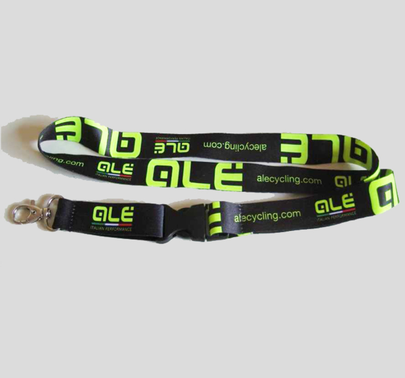 Levehető karabinerrel ellátott húzózsinór